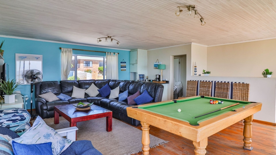 4 Bedroom Property for Sale in Perlemoenbaai Western Cape
